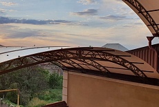 Навес для автомобиля из сотового поликарбоната Novattro