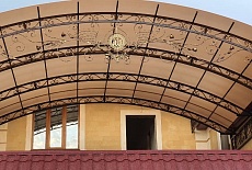 Навес для автомобиля из сотового поликарбоната Novattro